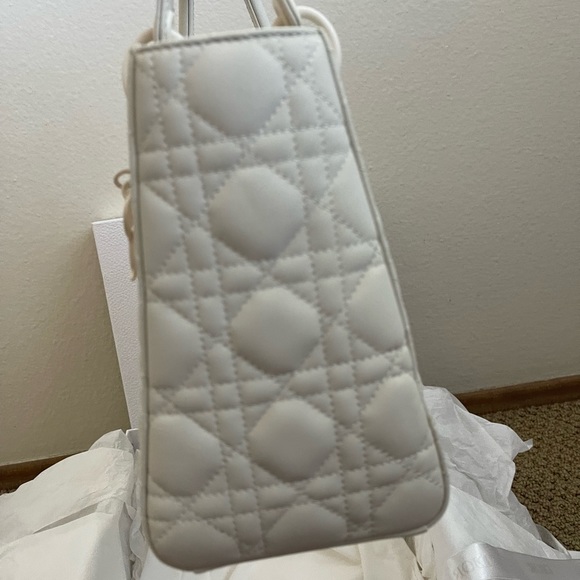 Lady Dior Ultra Matte white medium - Picture 8 of 16